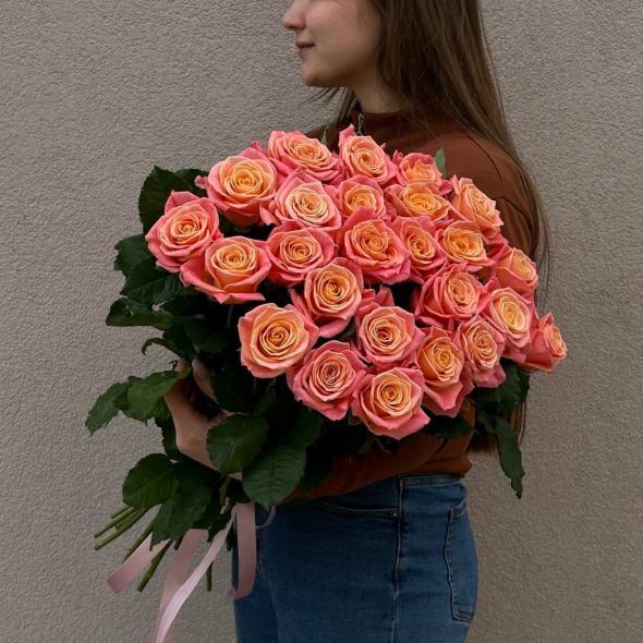 Букет из российской розы «Miss Piggy» 25 шт