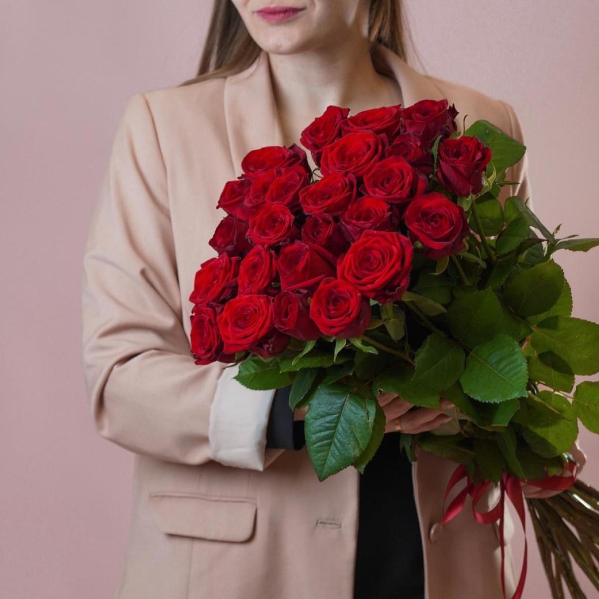 Красные розы, 70 см, 25 шт