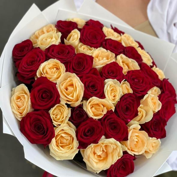 Букет «Peach and Red» 51шт